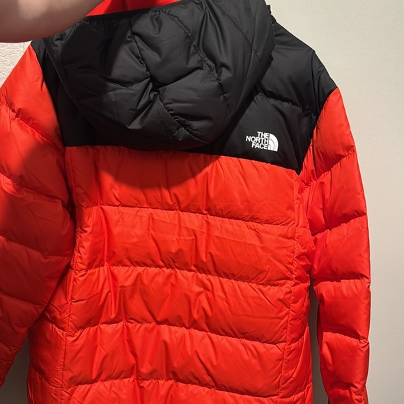 Men’s Northface puffer - Picture 2 of 3